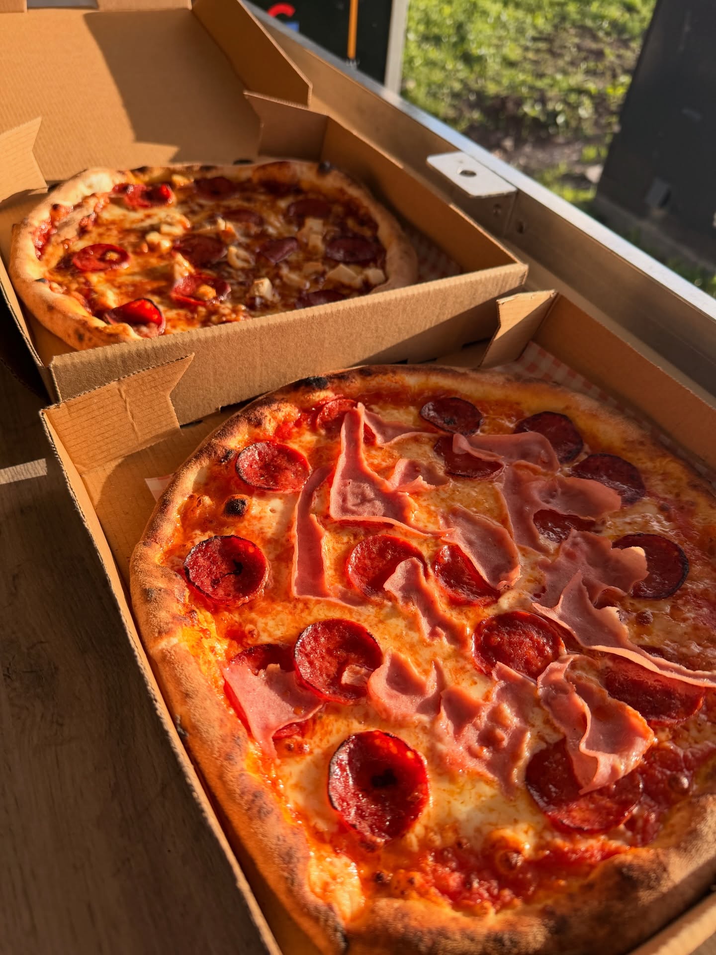 Carne Mista loaded meat pizza with chicken, bacon, pepperoni and ham